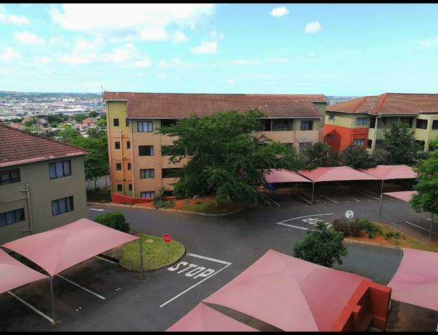 2 bed property to rent in MONTCLAIR